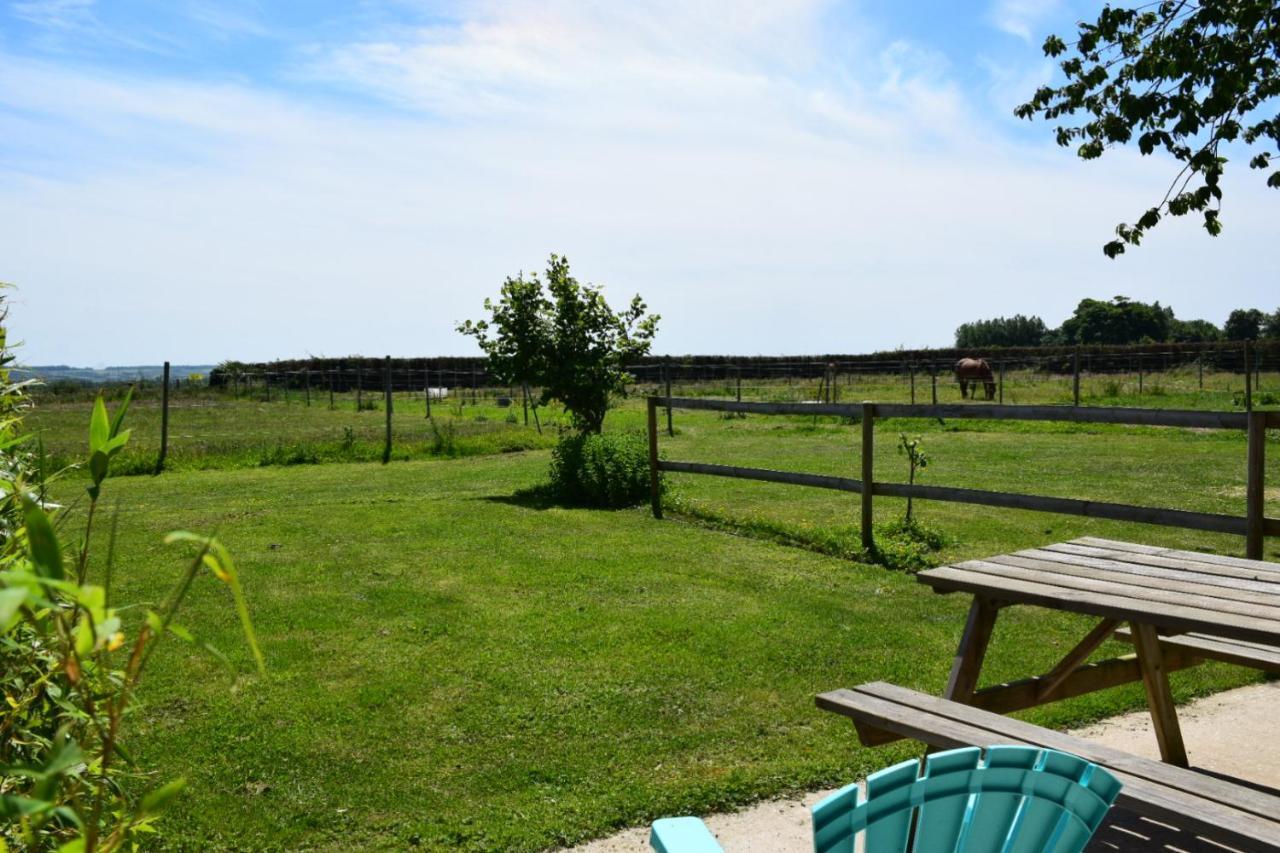 Le Clos de l'Angley Gîtes et pension équestre Caffiers Exterior foto