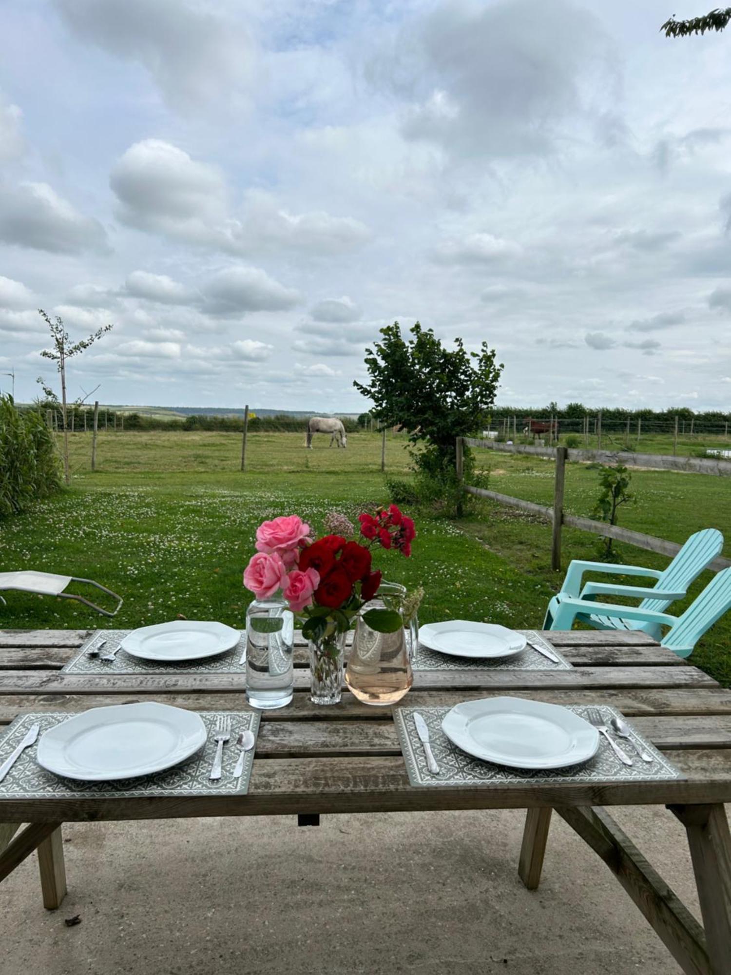 Le Clos de l'Angley Gîtes et pension équestre Caffiers Exterior foto